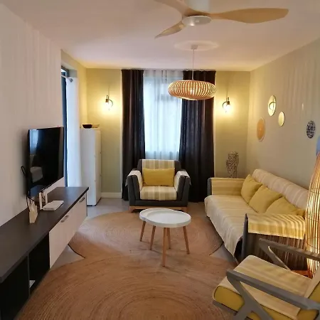 Les Cerisiers - Beach Apartment With Pool, Few Steps To The Beach Flic-en-Flacq Exterior foto
